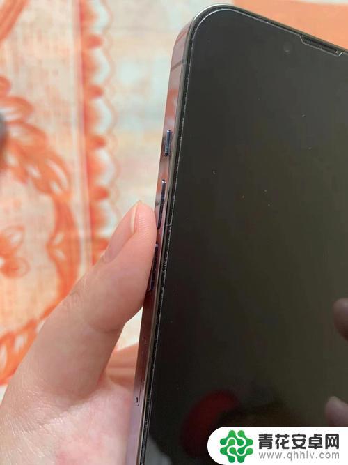 苹果手机进灰尘是怎么回事 苹果iPhone进灰怎么办