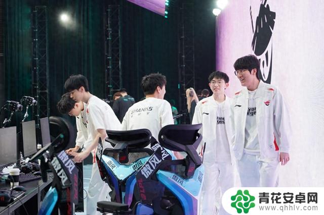 BLG在淘汰赛中遭遇惨败，knight坦言团战劣势，疑惑第3局英雄选择