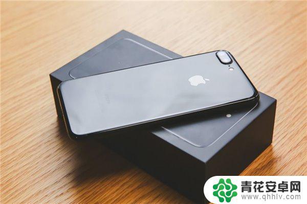 苹果哪款手机后壳不是玻璃的 历代苹果iPhone机身材料发展趋势