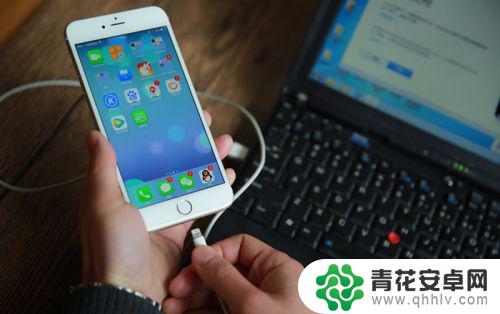 苹果手机数据如何导出 iPhone手机文件如何传输到电脑