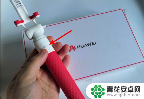 手机相机怎么无线自拍 华为无线自拍杆使用说明