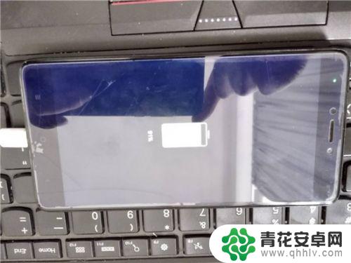 w740手机怎么打不开了 手机突然黑屏无法开机怎么办