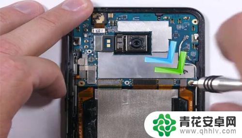 htc手机怎么更换屏幕 HTC U11换充电端口教程