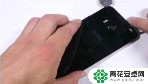 htc手机怎么更换屏幕 HTC U11换充电端口教程