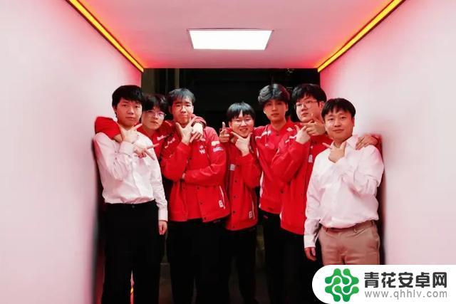 WE逆转晋级季后赛,陪玩上单、不知名韩援中单引粉丝尖叫盈利
