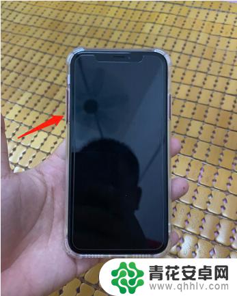 苹果xr手机屏幕失灵怎么重启 如何强制重启iPhone XR死机问题